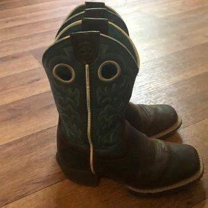 Boys Ariat Cowboy Boots size 10 good condition